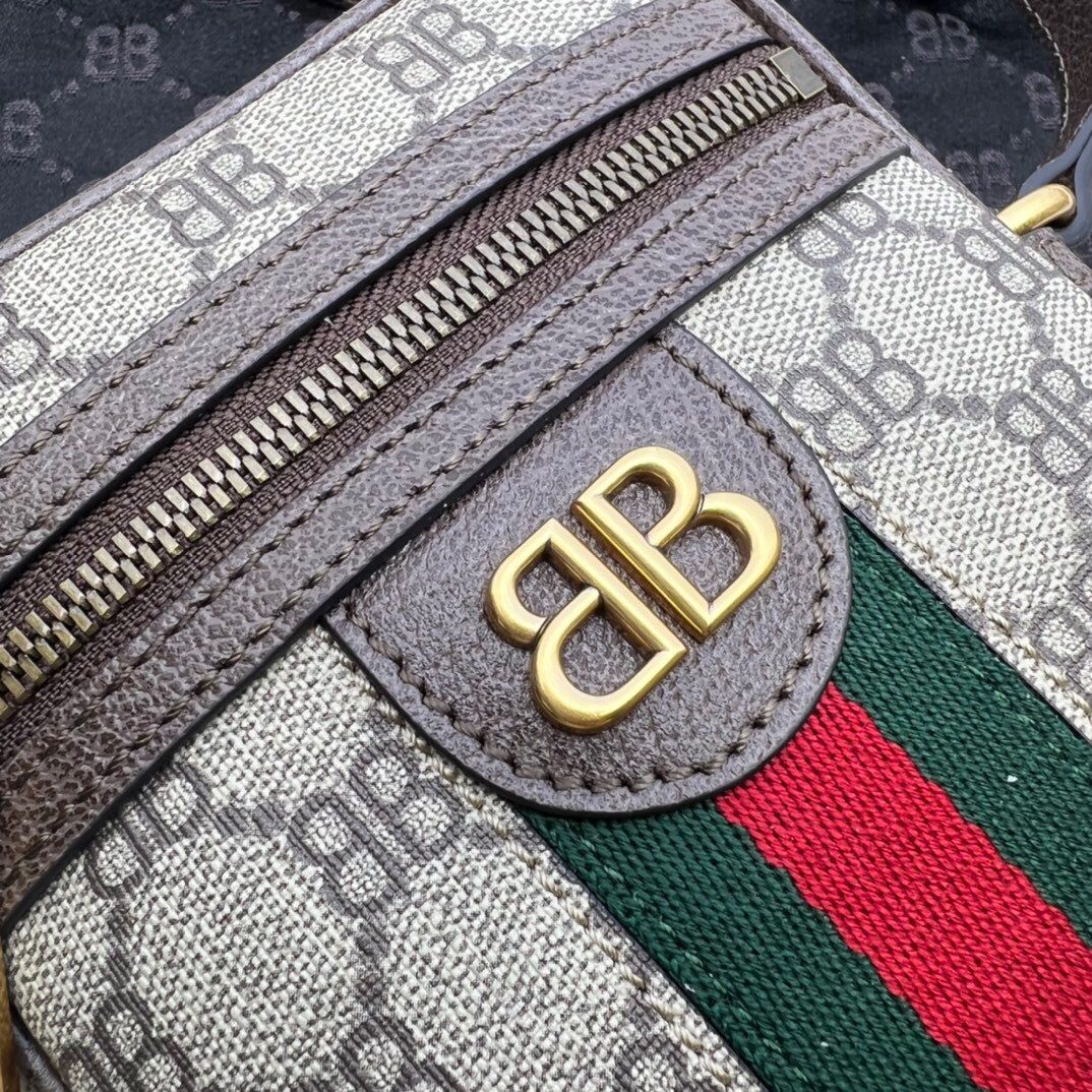 gucci zip bag